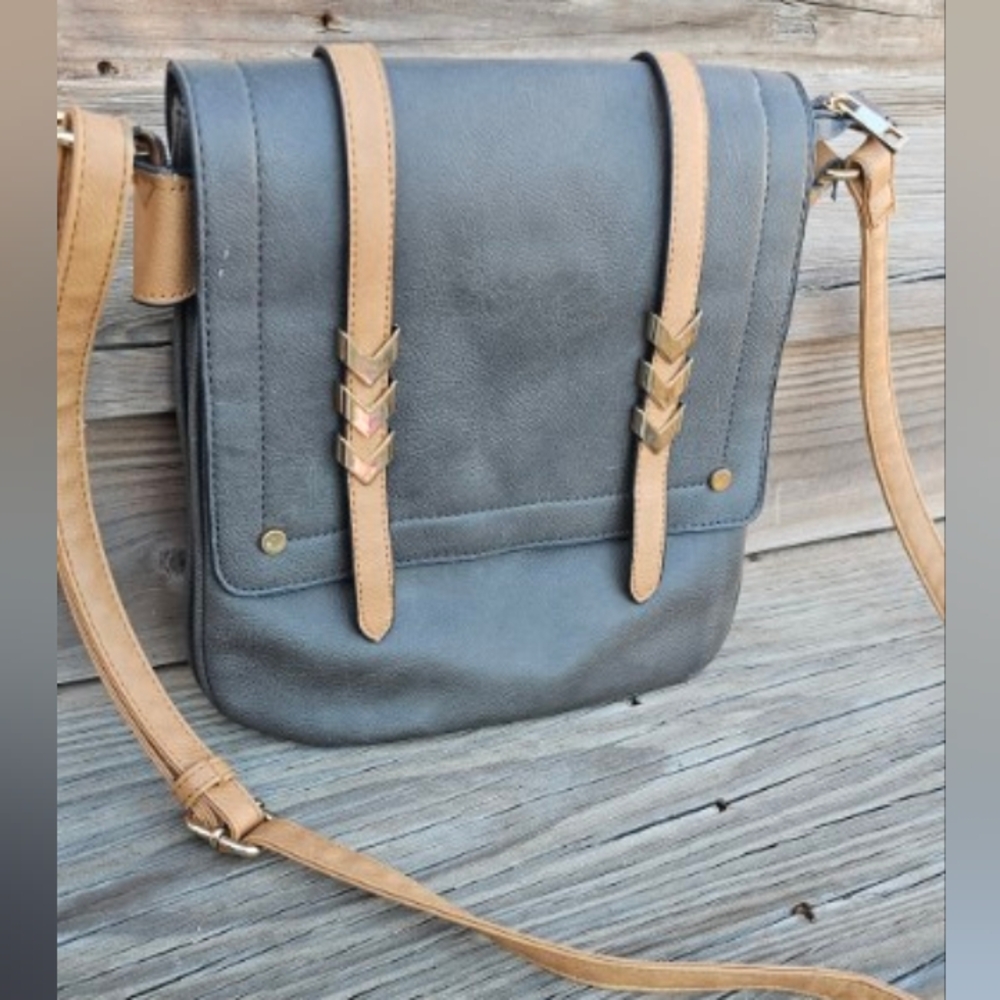 ALLYSA TRIPLE ZIP Flapover CROSSBODY BAG